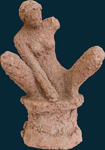 C Reymond : Femme accroupie